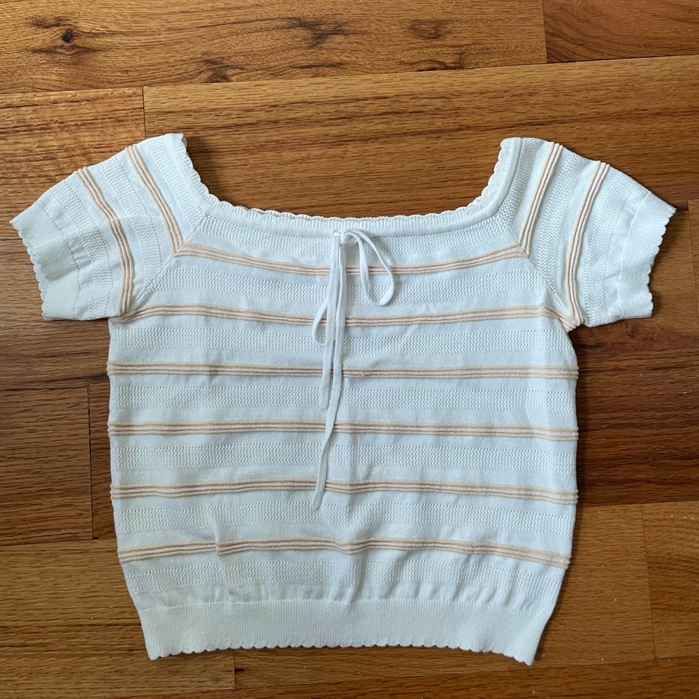 Cropped scallop stripped crochet knit top